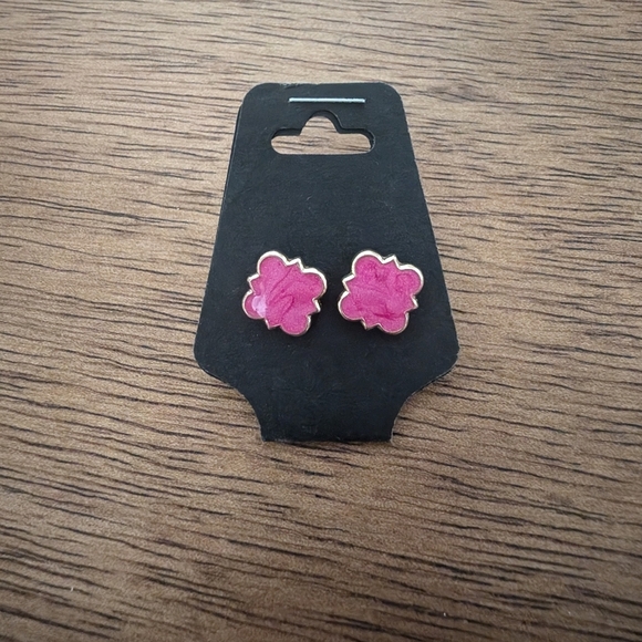 Chic Fuchsia Clover Earrings - Picture 2 of 3